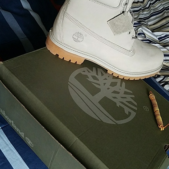 BRAND NEW TIMBERLANDS!!! - Picture 4 of 4